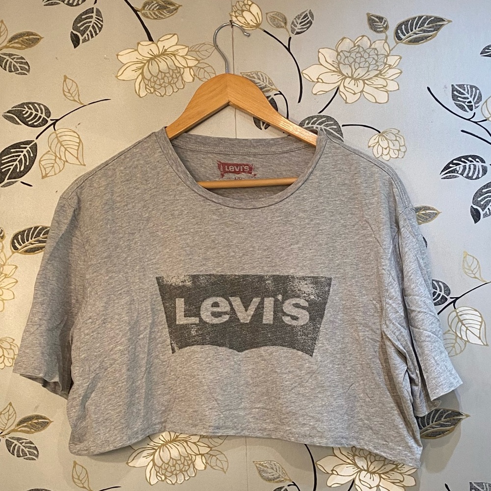 Grey Levi’s Crop Top